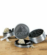 GIZEH Grinder Metall mit 50mm Durchmesser in Silber zerlegt in 4 Einzelteile