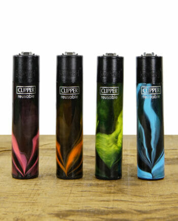 Clipper Feuerzeug Dark Nebula in 4 verschiedenen Farben, schwarze Clipper mit farbigen Akzenten, die wie Nebel sich um das Clipper wenden