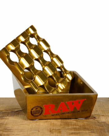 raw-aschenbecher-aus-metall-in-gold-1