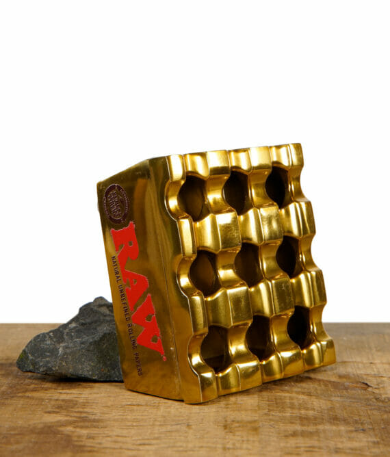 raw-aschenbecher-aus-metall-in-gold