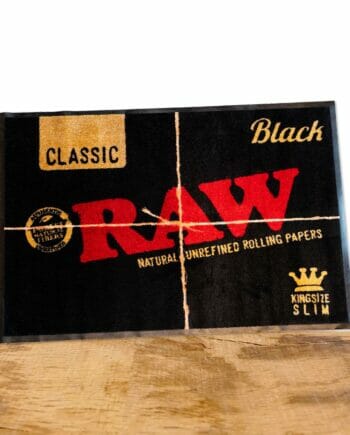 RAW Black Matte mit rotem RAW Logo 60x80cm