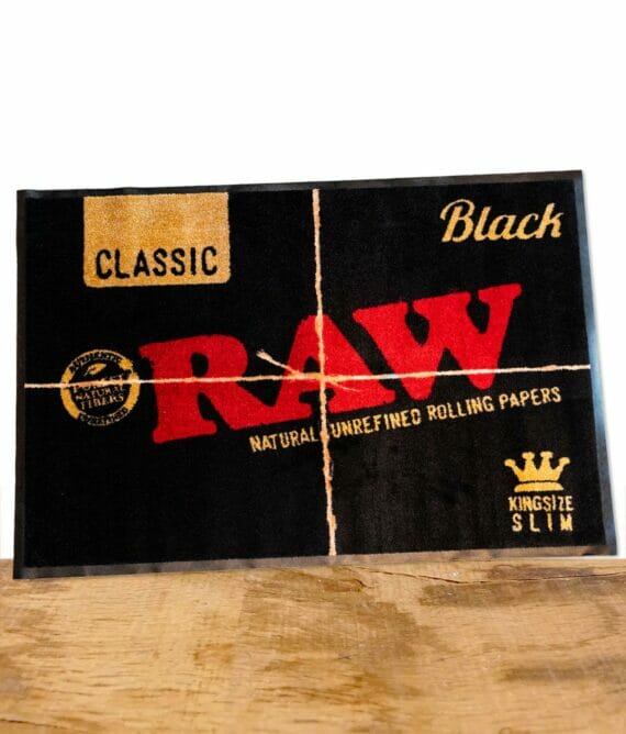 RAW Black Matte mit rotem RAW Logo 60x80cm