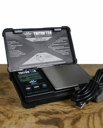 Digitalwaage MyWeight von Triton ein einer Aufbewahrungsbox mit USB Kabel
