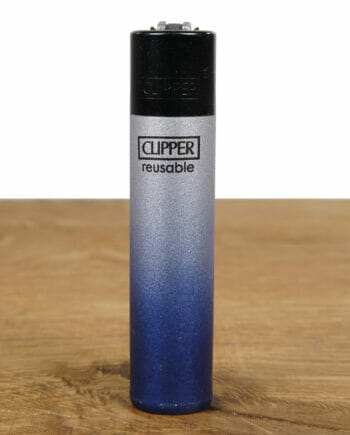 clipper-feuerzeug-metallic-gradient-silber-blau