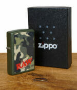 ZIPPO Feuerzeug mit RAW Camouflage Design