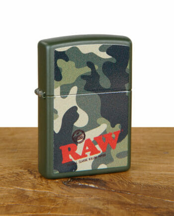 RAW Camouflage Design auf einem ZIPPO Feuerzeug