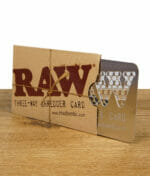 RAW V-Shreder Card aus Metall mit Verpackung