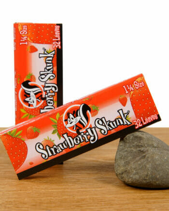 Skunk Paper 1 1/4 Size Format mit Strawberry Skunk Flavor