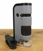 Carson MP-250 MicroFlip Taschenmikroskop aufrecht stehend