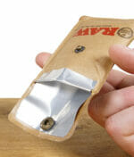 RAW Pocket Ashtray Taschenascher geöffnet auf den Kopf gedreht