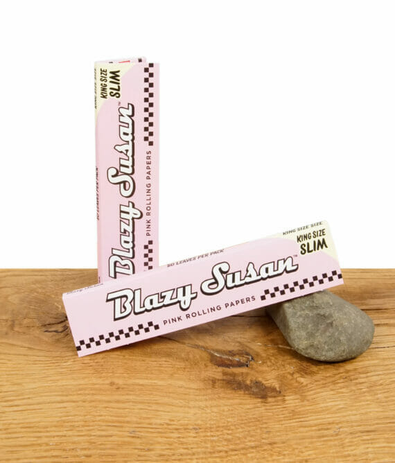Zwei Packungen Blazy Susan Pink Rolling Papers King Size Slim