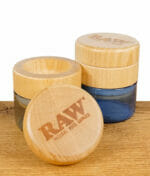 RAW Natural Wood Grinder in Schwarz und Blau