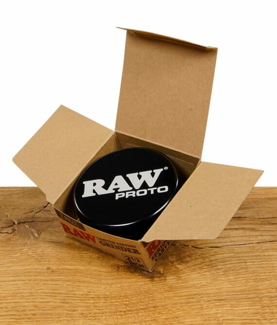 RAW Prototype Grinder Schwarz geöffnete Verpackung