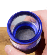 black-leaf-grinder-mit-magnetverschluss-blau-2.gif