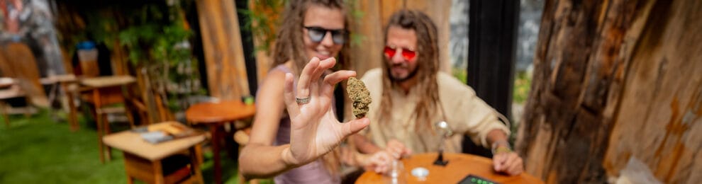 Cannabis konsumieren - mit Freunden und dem richtigen Setting