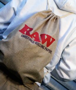RAW-Sportbeutel-braun.jpg
