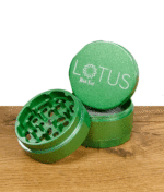 black-leaf-lotus-grinder-gruen-1.gif