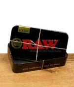 raw-black-tin-metalldose-offen.jpg