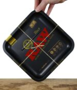 raw-rolling-tray-black-square-small-schraeg.jpg