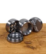 santa-cruz-shredder-grinder-4-teilig-grau-40mm-durchmesser-2.jpg