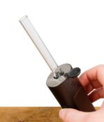 Nahaufnahme eines Arizer Vaporizers mit angeschlossenem 110 mm Glasmundstück.