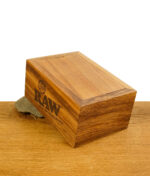 RAW Slide Top Box geschlossen mit dem RAW-Logo