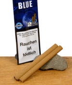 Detailansicht der Juicy Blue Zigarrenhülsen – zwei Blunts vor geschlossener Verpackung mit „Rauchen ist tödlich“-Hinweis