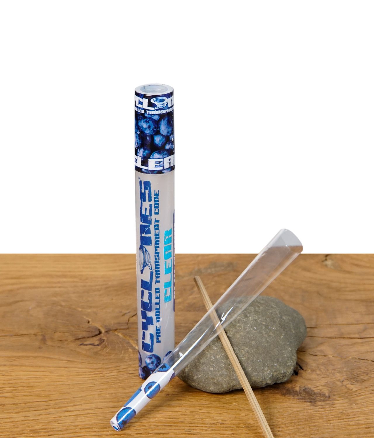 cyclones-clear-blunt-blueberry-king-size-jpg Komplette Ansicht der Cyclones Blueberry Packung mit Cone auf Stein