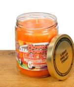 Smoke Odor Candle Flower Power mit abgenommenem Deckel neben dem Glas, Etikett mit Blumen und Hippie-Van im Vordergrund.