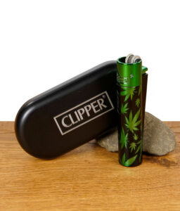 clipper-metall-leaves-gruene-cap.jpg