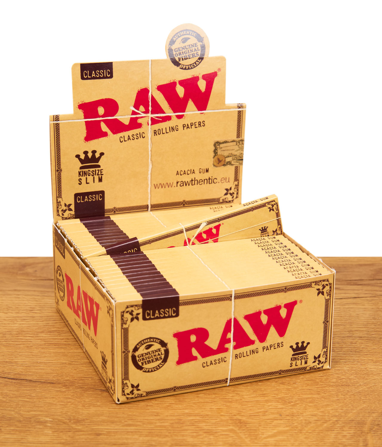 raw-classic-king-size-slim-papers-ungebleicht-50er-box-jpg Geöffnete Box mit 50 Packungen RAW Classic King Size Slim Papers als Verkaufsdisplay