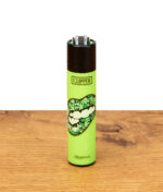 Clipper Feuerzeug Lips Large mit Hanfblatt-Muster auf grünem Gehäuse