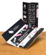Geöffnete Gizeh King Size Slim +Tips Packung mit Innendruck und vorgestanzten Tips