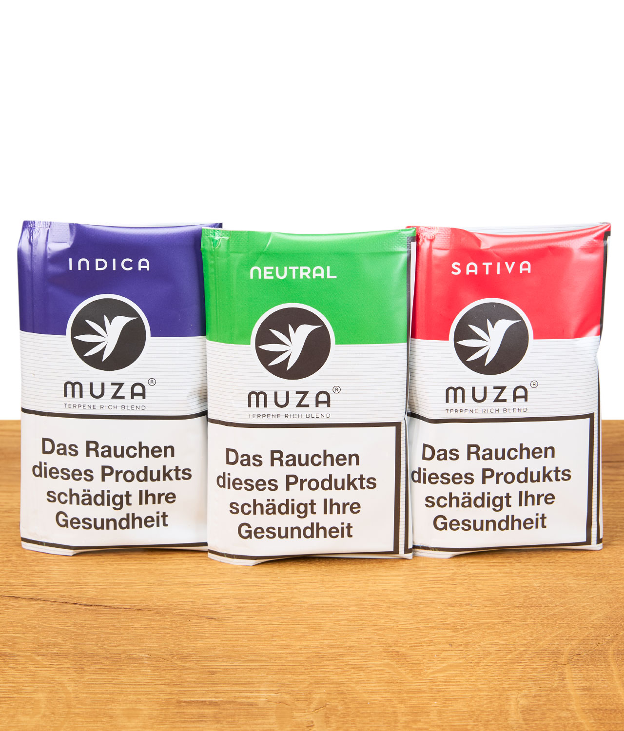 muza-tabakersatz-20-gramm-gruppenbild-jpg MUZA Tabakersatz Indica, Neutral und Sativa in einer Gruppenaufnahme