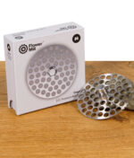 Flower Mill 2,5" Milling Plate Mahlplatte Coarse (#4) mit Verpackung und grober Lochstruktur.