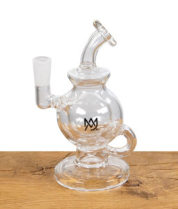 MJ Arsenal Atlas Mini Dab Rig Glasbong ohne Zubehör, Nahaufnahme auf Holztisch.