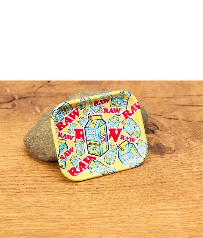 RAW x Lyrical Lemonade Mini Rolling Tray mit Lemonade-Design auf Holzoberfläche – exklusives Accessoire für raucherzubehör bei buyhigh