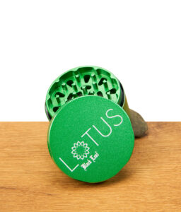 black-leaf-lotus-grinder-63mm-gruen.jpg