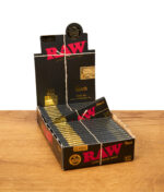 raw-black-paper-ein-ein-viertel-size-display.jpg