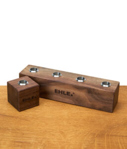 EHLE Köpfchenständer aus Holz für einzelne oder mehrere Glasköpfchen, hochwertig verarbeitet auf Holzuntergrund.