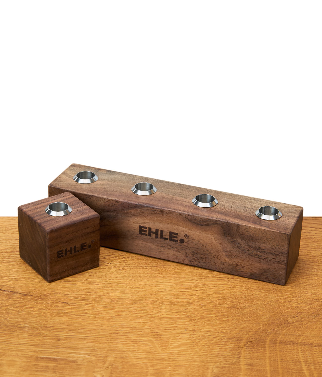 ehle-koepfchenstaender-jpg EHLE Köpfchenständer aus Holz für einzelne oder mehrere Glasköpfchen, hochwertig verarbeitet auf Holzuntergrund.