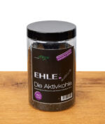 EHLE Aktivkohle Dose 150 Gramm, Aktivkohle aus Kokosnuss für Rauchfilter, Produktverpackung auf Holz, Markenlabel und Infos sichtbar