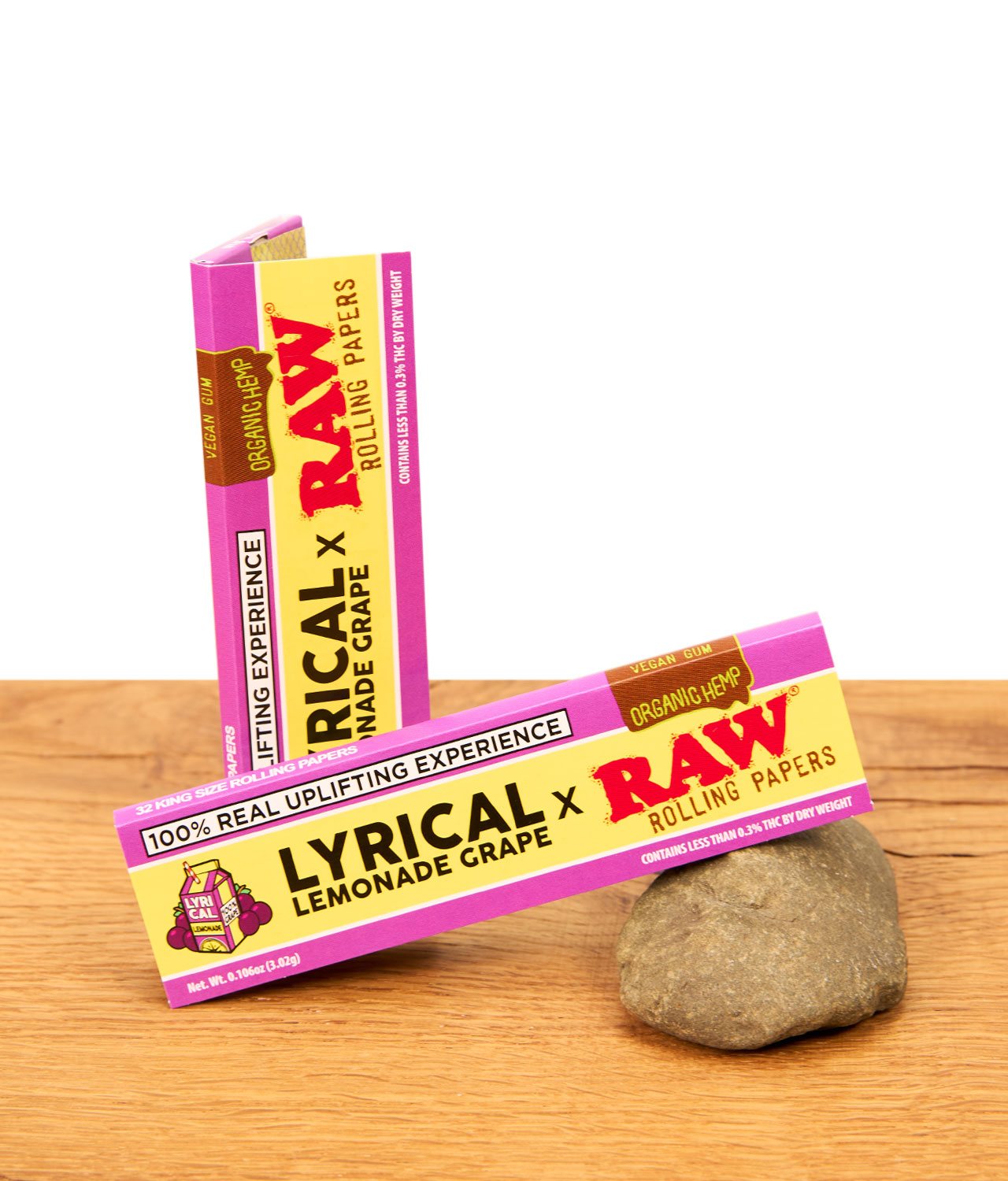raw-lyrical-lemonade-grape-rolling-papers-jpg Zwei Packungen der Lila Drehpapiere von RAW x Lyrical Lemonade in der Grape Variante