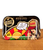 Rolling Tray von RAW mit Brazil motiv auf einem Holzbrett