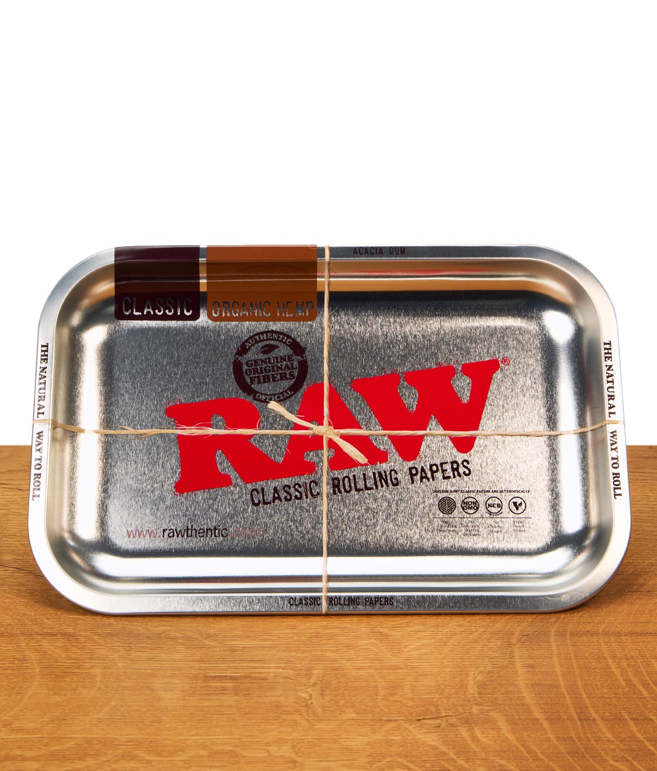 raw-rolling-tray-small-metallic-jpg RAW Rolling Tray in silberner Metallic Optik auf einem Holzbrett
