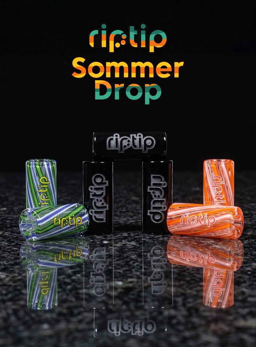 Hochauflösendes BIld dreier RipTio Glasfilter in grün-gelb, schwarz & orange-weiß sowie ein oben platzierter Schriftzug "riptip Sommer Drop" für die neue RipTip Kollektion 2026 auf buyhigh