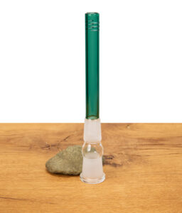 Qinglong Ersatzchillum mit der Kopfseite stehend auf einem Holzbrett