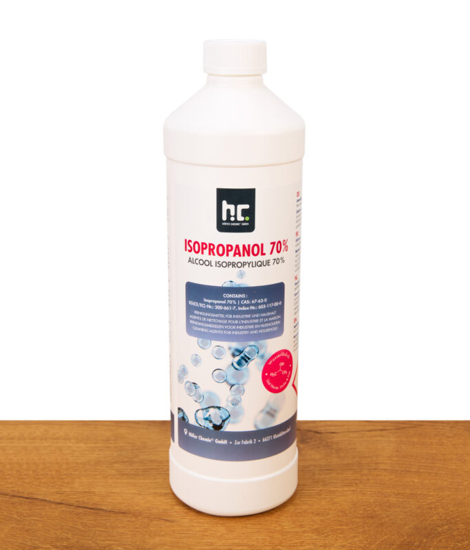 Weiße Flasche mit70% Isopropanol auf Holz stehend