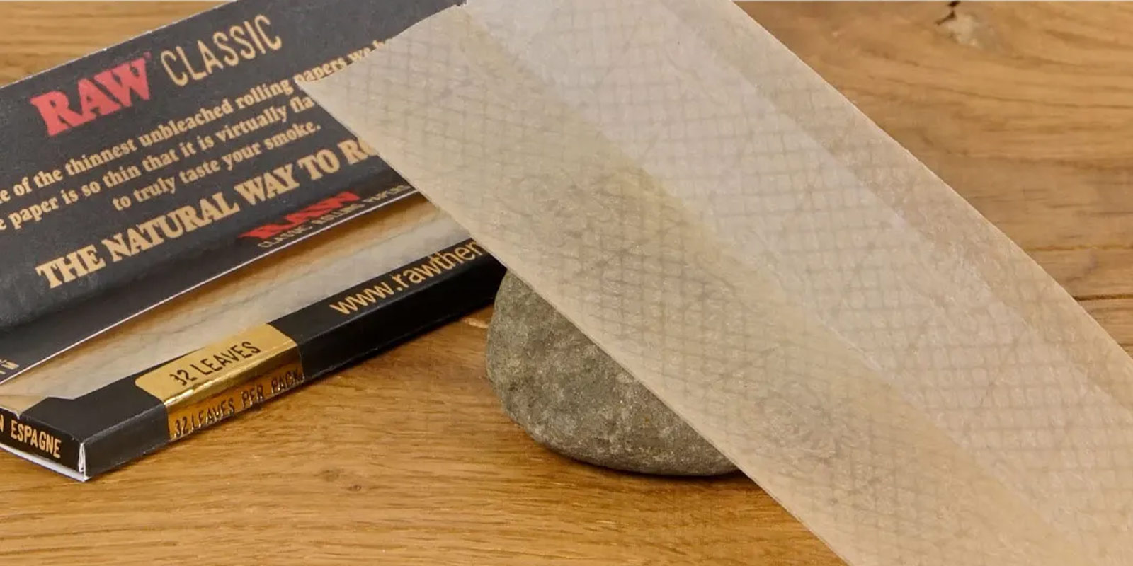 Auf der Suche nach den besten rolling papers 2026 komtm man an RAW Black Drehpapiere nicht vorbei