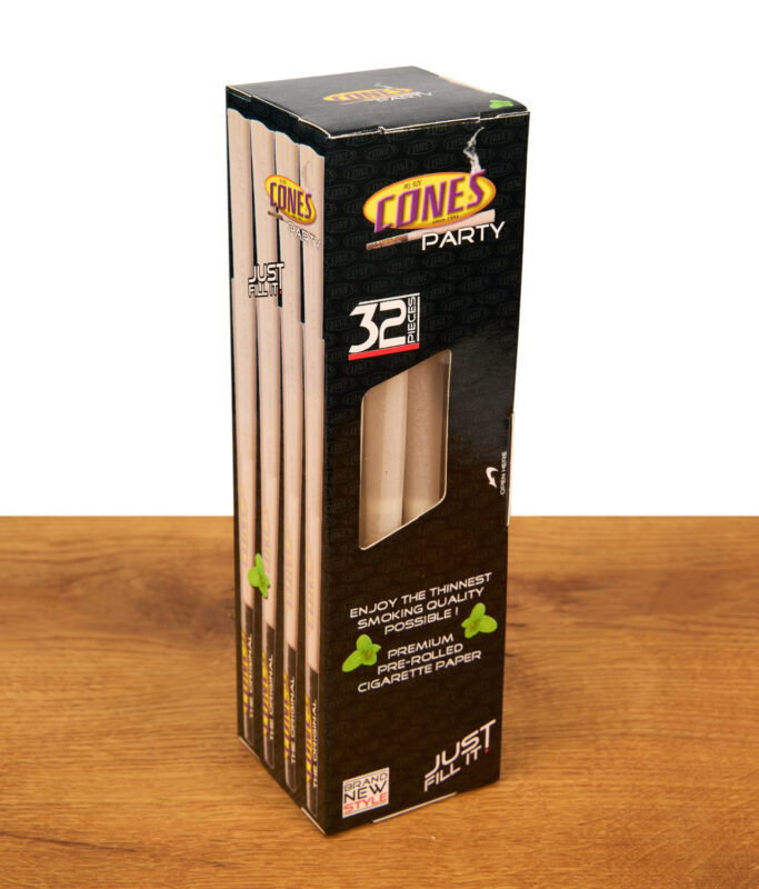 Schwarze Cones Party Packung 32er Pack für King Size Cones mit Sichtfenster und Hinweis auf extra dünnes Premium-Papier.